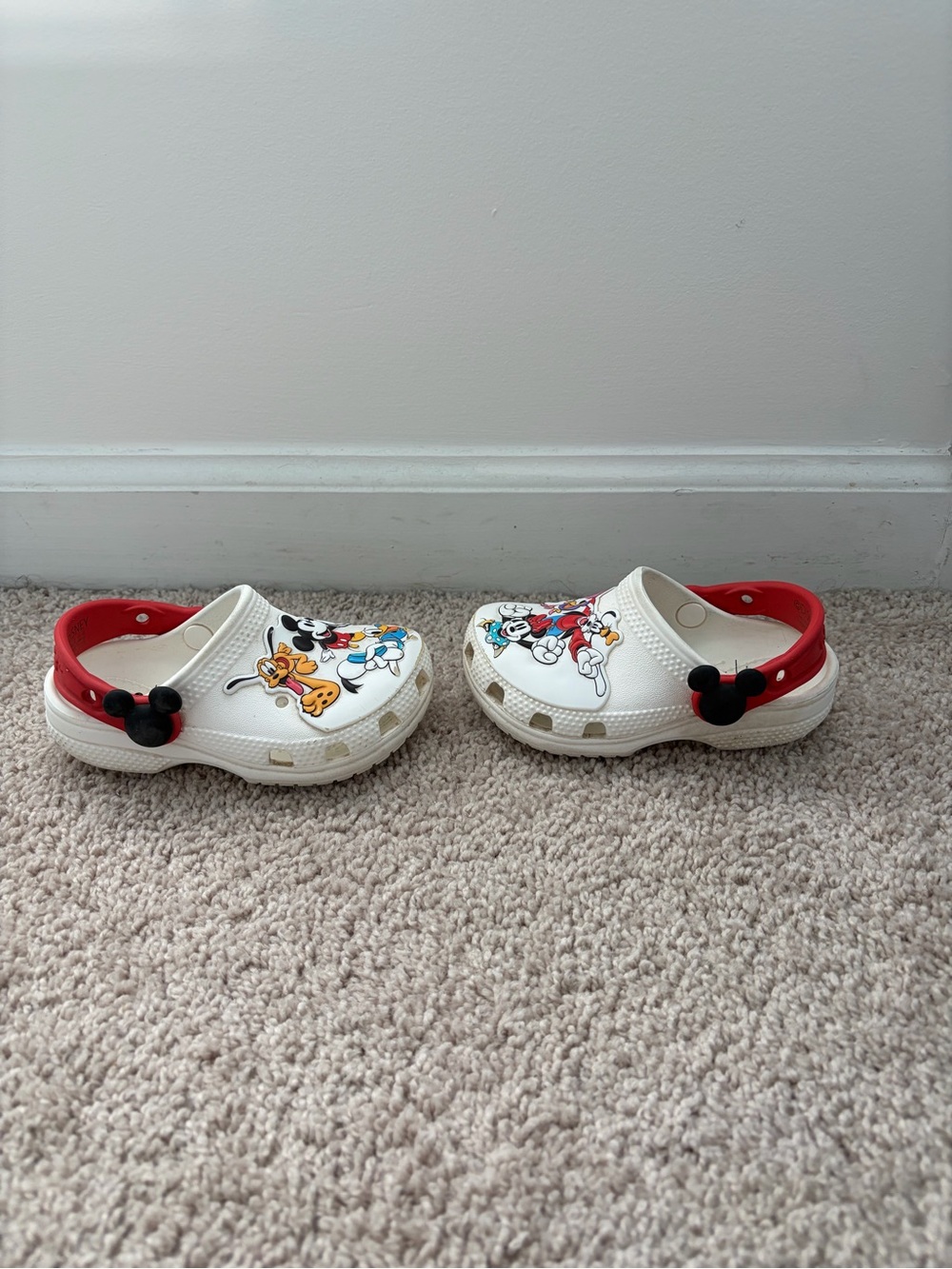 Mickey & Friends Crocs - Picture 5 of 8